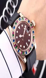 2022 Relógios casuais movimentos automáticos originais Strape de borracha Sapphire espelho Menwatch Decoração de diamante colorida 9424446