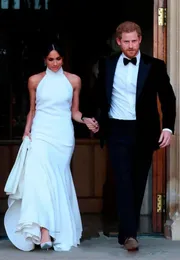 2019 proste białe sukienki Meghan Markle Kanter z syreną formalne suknie balowe specjalne sukienki 6551333