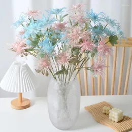 Декоративные цветы имитируют Свадебные сельдерея.