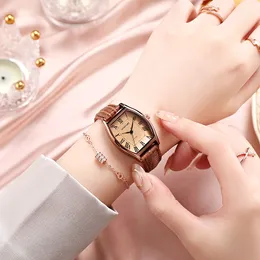 Square Watch High Quality Automatic Date Populära äkta läderremkvarter Roman Roman Dial Waterproof Artwatch Gift Womens Designer Watch