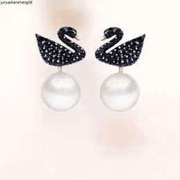 Swarovski Gümüş İğne Gelişmiş Sense Siyah Swan Tassel İnci Küpe Kadın Kristal Geri Asma