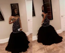 2018 funkelnde Kristallperlen Meerjungfrau Prom Kleider Schatz Tulle Black Gold Applikes Abend Partykleider Afrikanische schwarze Mädchen Dre8850600