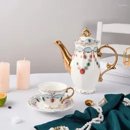 Tassen 2024 Europäischer Stil High-End-Knochen-China-Kaffeetasse und Dish Mode Set Tee Weihnachtsgeschenk