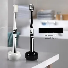 2024 1PC Ultra-Thin Super Soft Toothborste Portable Eco-vänliga resor utomhus Använd tänder Care Brush Oral Cleaning Oral Care Tools för