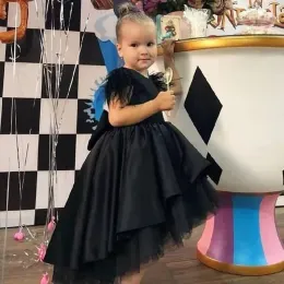 Elbiseler Siyah Yüksek Düşük Düğün Partisi Çiçek Kız Elbiseler Yay Tüyleri Kaplı Kollu Toddler Pageant Elbise Fermuar Geri Mezuniyet