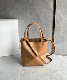 Mini borsa pieghevole, tutto il corpo della borsa è realizzato in pelle di vitello nappa pieghe