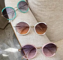 2020 Neue Designerin Sonnenbrille Mode UV Ultravioletproofes Mädchen Sonnenbrillen Jungen Sonnenbrillen Kindergläser Mädchen Brille Ganz B17476033