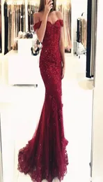 2018 Vestidos de baile sexy fora do ombro escuro Red Borgonha Hunter Apliques de renda com miçigas de miçigas longas