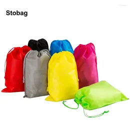 ストレージバッグStobag 40pcs卸売織られていないドローストリングシューストリングシューズ服再利用可能なポケットトラベルオーガナイザーポーチロゴ（追加料金）