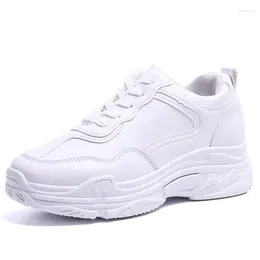 Fitnessskor 2024 Spring Fashion Women Casual Leather Platform Sneakers Ladies White Trainers Chaussure Femme 35-40