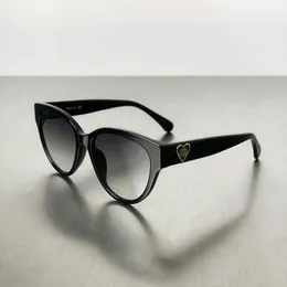 2024 Novo glasses de sol de luxo de alta qualidade, Little Little Fragrance Love Heart Solded Butterfly Cat's Eye Sunglasses