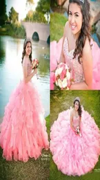 2017 Pink Organza Ruffles vestido de bola Quinceanera vestidos requintados strassnes com miçangas de cristal lacta para baixo para cima