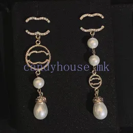 Pearl EarDrop Luxury Stud Earring varumärke brev studs designer örhängen för kvinnor designer smycken örhänge valentiner dag engagemang bröllop fest gåvor