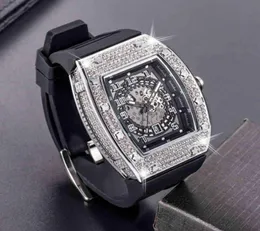Designer Luxo Bling Diamond para Moda Quartz Wristwatch Man Hip Hop Iced Out Men039s Watches Tonneau Clock4032447