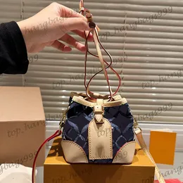 Kadın Tasarımcı Tiny Mini Drawstring Kova Çanta Deri/Denim Crossbody debriyaj El Totes Güzel Madeni Para Anahtar Çantası Vanity Cüzdan 11cm 4 Renk