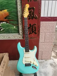 Surf Green S T Elektriska gitarrer, vackra gitarrer, Nikromhårdvarutillbehör, i lager, snabb frakt