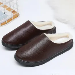 Pantofole 2024 Scarpe di cotone caldo addensato per interni maschile maschilos maschilinos superficie impermeabile inverno non slittamento per uomini