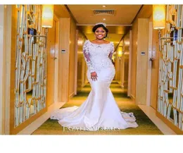 2017 nigerianska bröllopsklänningar älskling halsringning med ren spets applicerade långa ärmar kapell tåglängd afrikansk svart tjej br7440969