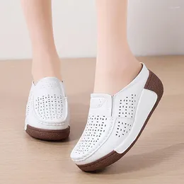 Casual Shoes Summer Women's Shake Kvinnlig plattform Flatser ihålig kvinna halv tofflor Mockasins fritid damer glider på sneakers