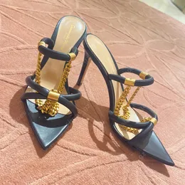Okrągły pasek kostki 8,5 cm sztyletowe sandały na obcasie Gianvito Rossi metalowa dekoracja łańcucha wąska zespoł