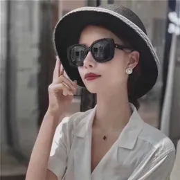 高品質のファッショナブルなサングラス10％オフ高級デザイナーNew Men's and Women's Sunglasses 20％オフのパーソナライズされたレターins xin lei li nian同じプレート