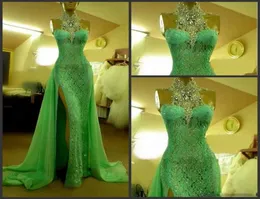 2019 colarinho de colarinho de colarinho alto vestidos de noite verde com cristal diamante árabe vestidos de baile de renda longa fenda lateral sexy dubai vestido de noite1248351