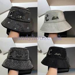 Designer femminile Triangolo Letter Cappello da gentiluomo Cappello Top Sun Cappello Fashion Cappello per uomo Cappelli a bordo largo Cappelli estivi con cristallo