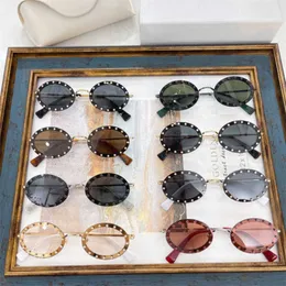 2024 Nova qualidade de alta qualidade de 10% de desconto em designer de luxo Novos óculos de sol masculinos e femininos 20% de desconto em líquido vermelho idêntico oval personalizado Va2027