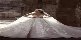 2019 Wspaniałe sukienki ślubne Sheer Jewel Neck Lace 3D Floral Appliques Rhinestone Kulki Luksusowe Dubai Sukienka ślubna Niestandard 7426639