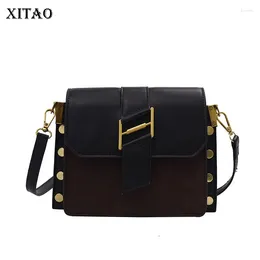 Omuz çantaları Xitao Saf Renk Pu Trend Metal Perçinler Basit Kış 2024 Messenger Bag Toka Azınlık Gevşek GWJ2652