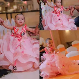 Abiti Tulle rosa chiaro A Line Flower Girl Dress 2019 Butter Fly 3D Floral Applique a strati Ruffles Girls Gaint Dresses Abiti di compleanno Festa