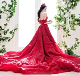 Sukienki czerwone wspaniałe seksowne suknie ślubne z ramion haft haftowa organza sukienka ślubna China z długim pociągiem na zamówienie z powrotem seksowne br