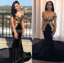 Klänningar Sexig 2019 Guldmetall Applique Mermaid Long Prom Dresses Black Off the Shoulder Satin Sweep Train Formal Party Evening Gowns BC0991