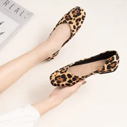 Casual Shoes 2024 Mules Flat Heel Leopard Moccasins Women Soft Bottom Foldbara lägenheter 40-43 Big Size Mixed Color Slip on Loafers