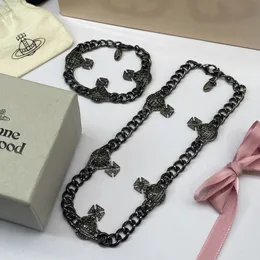 Nuova collana kika Diamond Full Diamond Saturn Catena cubana Saturno Pianeta Love Pinsante Women Women Clavicle Chain Diamonds collane perle Designer Gioielli N0235