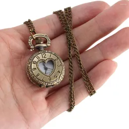 Orologi tascabili orologi vintage Colore in bronzo quarzo Cool Chain Hollow Love Heart Collana Regali a pendente per donna uomo