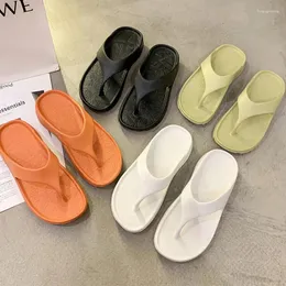 Slipare kvinnor 2024 Summer Platform Flip Flops Casual Flat Slides Outdoor Beach Sexig bekväm barfota sandaler