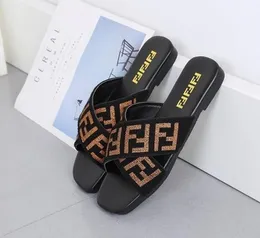 Slippare nya franska sandaler 2019 Fashion Flatbottomed Bekväma sandaler 5843174