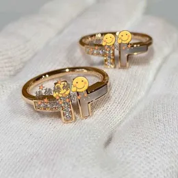 Designer Brand Japanese High-End TFF Letter Ring utsökta kvinnors handdekoration med diamantinlägg CNC Samma stil dubbel T-öppningsfinger