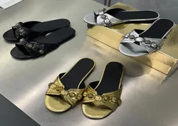 Cagole Sandal Slippers Cagole Sandals in Black Arena Lambskin Catwalk 모델 유행 금속 슬리퍼 패션 블로거 및 Celebr7508301