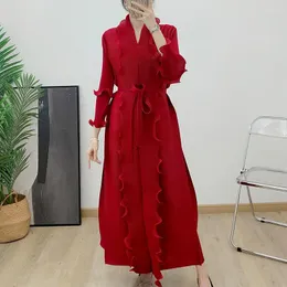 Casual Dresses COZOK Pleated Ruffles Dress Loose Women 2024 Spring V Neck Solid Color Belt All-match Fashion WT3066