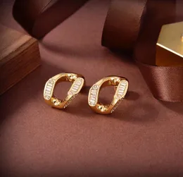 Royal Supplies New Women Earrings Brass Material Plating 18K Gold Highend Charm Women Earring New Fashion Jewelry5910543