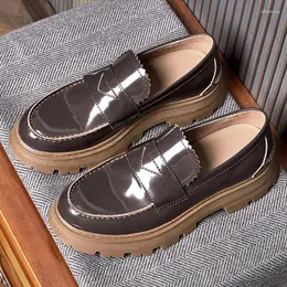 Casual Shoes High End Men's Slip-on Gruby dno patent skórzany Shinny Oxfords British Style Trendy Man zwięzła platforma