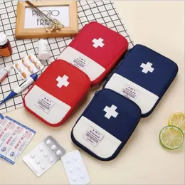 Ny 2024 Portable Medicine Bag Söt First Aid Kit Medical Emergency Kits Organizer Outdoor Hushållsmedicinsk piller förvaringsväska Travelor för