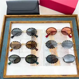 2024 Designer de luxo Sunglasses de novo designer de luxo VA Família da família Fanxiao Round Frame Rivet Os mesmos óculos de sol da moda Trend Va2027