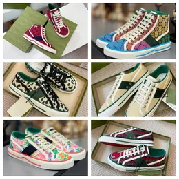 2024 New Designers Shoes Men Board Brockyable Casual Shoe Shoes Mens 고급 스프링 스니커즈 브랜드 1977 High Top Canvas Summer Couple Female Fashion