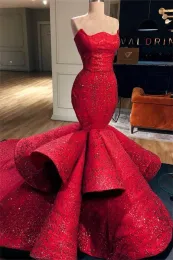 Abiti Fashion Red Spalsless Lace Mermaid Prom Dresses 2020 Cafficche a strati Spazzare Treno Red Carpet Abito da sera BC0888