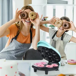 Backformen 7-Loch Mini Donut Machine Elektrische 700W Nicht-Stick-Hersteller Pan Muffin Desserts Frühstück macht Hausküchenwerkzeuge her