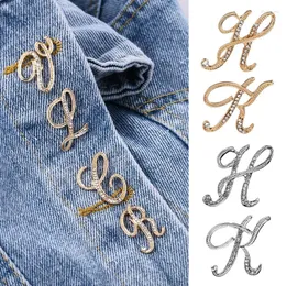 Brosches English Alphabet A-Z 26 Letters Namn Design Crystal Brosch Gold Sivler Färg Säkerhet Metal Pin Buckle Clothing Bag Accessories