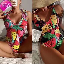 Designer Sexig bikini sätter 2024 Nytt mode Nytt flerfärgat tryckt kycklinghjärtkrage Kvinnor Triangel Bodyback Sexig